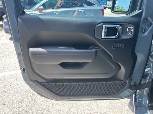 New 2025 Jeep Gladiator Sport image 58