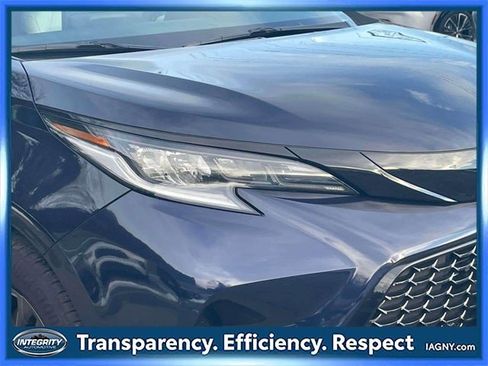 Used 2025 Toyota Sienna XSE image 10