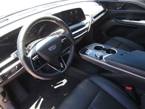 Used 2024 Cadillac Lyriq Sport RWD image 16