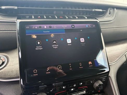 Used 2024 Jeep Grand Cherokee L Limited w/ Luxury Tech Group II image 21