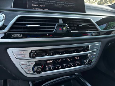 Used 2017 BMW 750i RWD image 35
