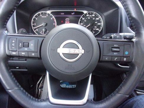 Used 2023 Nissan Rogue SL w/ SL Premium Package image 18