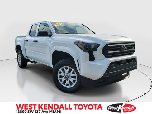 Used 2024 Toyota Tacoma SR RWD image 1