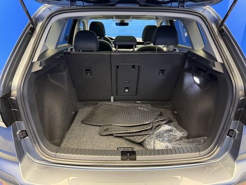 Certified 2025 Volkswagen Taos SE w/ Panoramic Sunroof Package FWD image 27