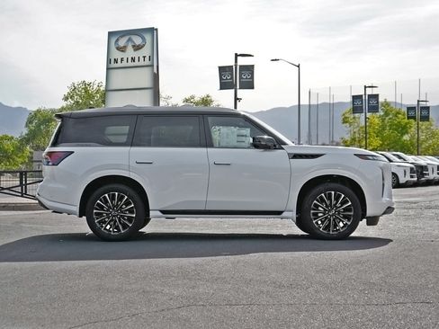 Certified 2026 INFINITI QX80 Autograph w/ Autograph Exterior Package AWD/4WD image 11