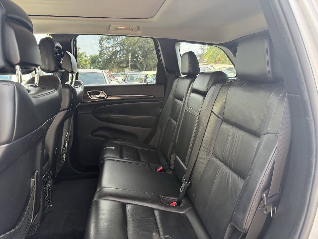 Used 2013 Jeep Grand Cherokee Laredo AWD/4WD image 19