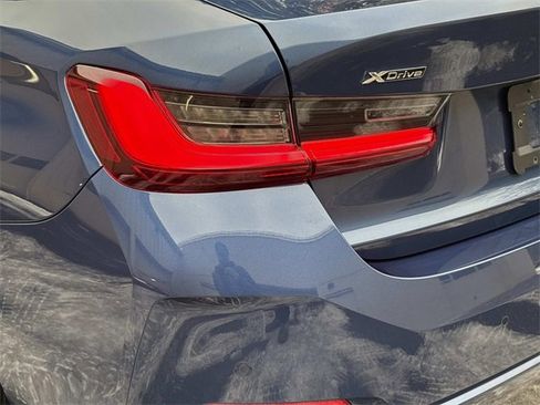Used 2023 BMW 330i xDrive Sedan w/ Premium Package image 8