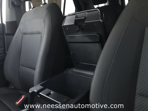 Used 2022 Ford Explorer XLT image 25