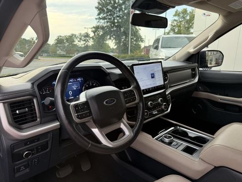Used 2024 Ford Expedition XLT RWD image 10