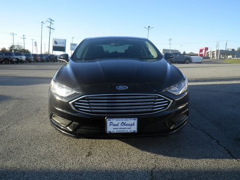 Used 2017 Ford Fusion SE image 2