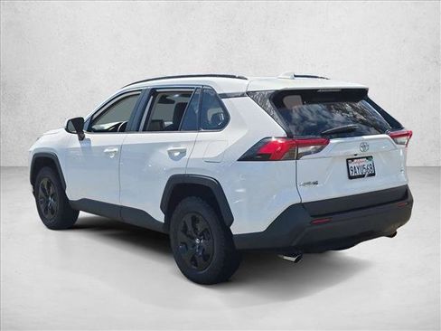 Used 2021 Toyota RAV4 LE FWD image 7