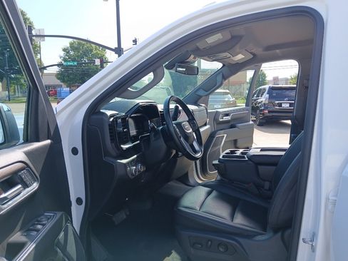 Used 2025 GMC Sierra 1500 SLT AWD/4WD image 9