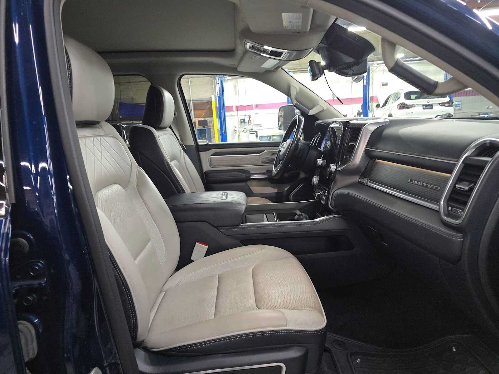 Used 2024 RAM 1500 Limited AWD/4WD image 10