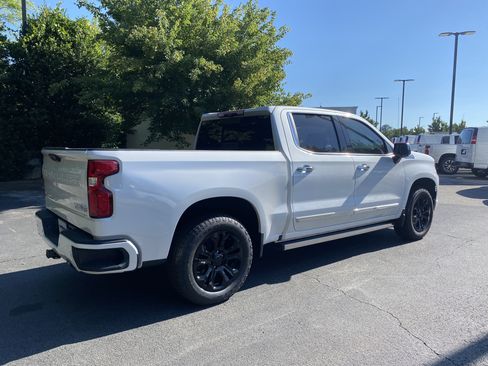 Used 2024 Chevrolet Silverado 1500 High Country w/ Technology Package AWD/4WD image 9