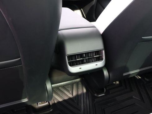 Used 2022 Tesla Model 3 Standard Range image 12