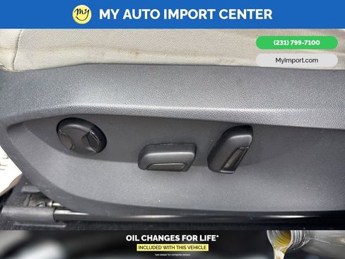 Used 2022 Volkswagen Tiguan SE image 12