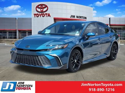 Used 2025 Toyota Camry SE w/ Convenience Package AWD/4WD image 3