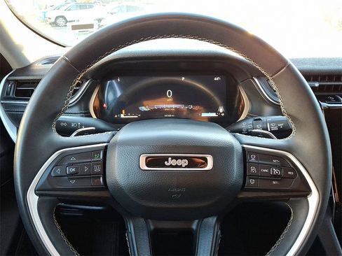 Used 2023 Jeep Grand Cherokee L Laredo image 22