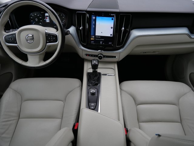Used 2018 Volvo XC60 T6 Momentum AWD/4WD image 13