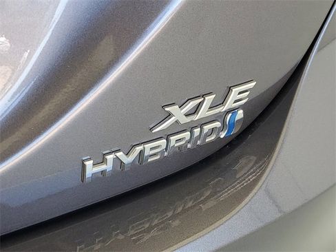 Used 2020 Toyota Camry XLE image 9