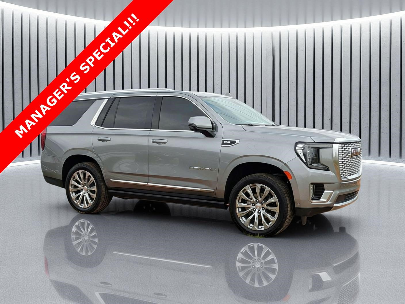 Used 2024 GMC Yukon Denali w/ Advanced Technology Package AWD/4WD image 1