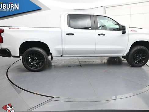 Used 2025 Chevrolet Silverado 1500 LT Trail Boss AWD/4WD image 16