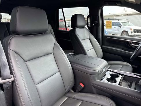 Used 2025 Chevrolet Tahoe Z71 AWD/4WD image 29