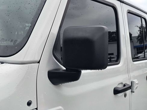 Used 2025 Jeep Gladiator Mojave w/ Technology Group AWD/4WD image 13