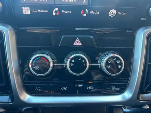 Used 2023 Kia Sorento LX image 20