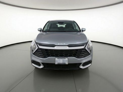 Used 2025 Kia Sportage LX image 2