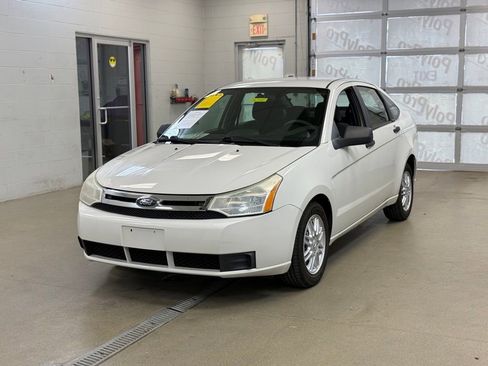 Used 2009 Ford Focus SE FWD image 3