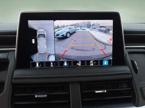 Used 2021 Chevrolet Tahoe Z71 w/ Z71 Signature Package image 31