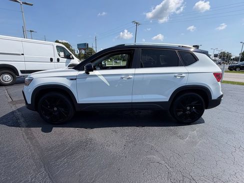 Used 2024 Volkswagen Taos SE AWD/4WD image 7