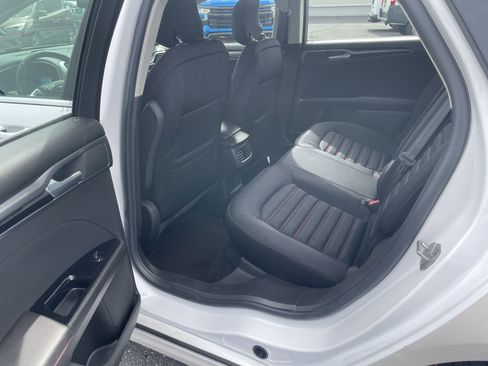 Used 2014 Ford Fusion SE w/ Equipment Group 201A FWD image 23