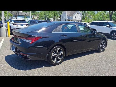 Certified 2023 Hyundai Elantra Limited FWD image 8
