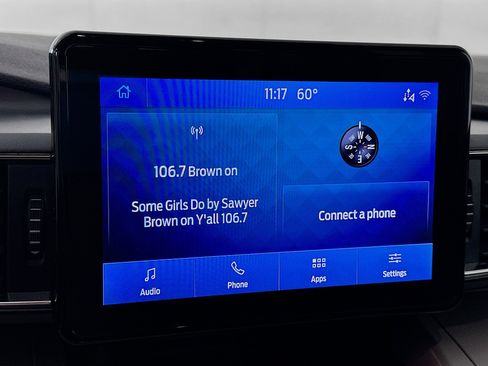 Used 2024 Ford Explorer XLT w/ Equipment Group 202A image 21