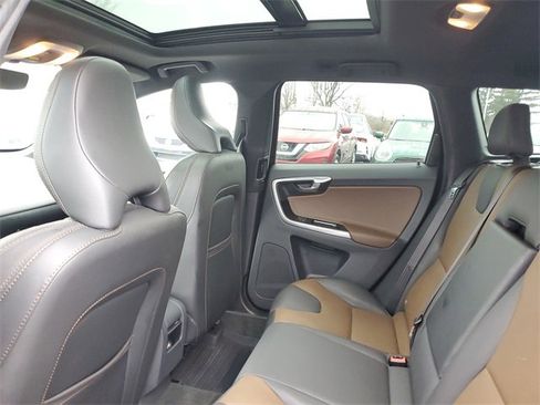Used 2016 Volvo XC60 T5 Premier w/ Proximity Package image 10