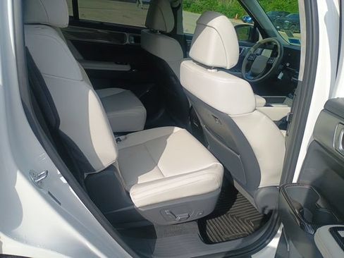 Used 2024 Hyundai Santa Fe Calligraphy AWD/4WD image 18