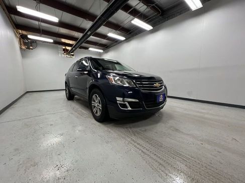 Used 2015 Chevrolet Traverse LT image 2