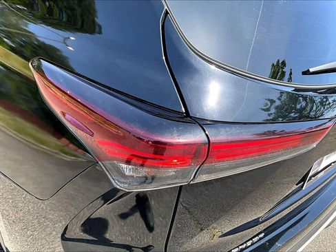 Used 2024 Toyota Highlander XSE FWD image 28