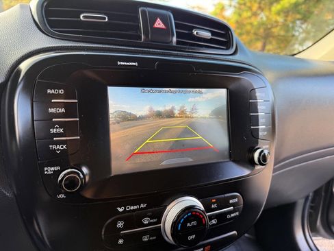 Used 2018 Kia Soul + image 22