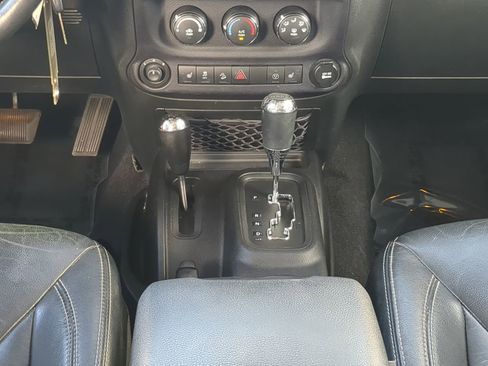 Used 2014 Jeep Wrangler Unlimited Sahara w/ Connectivity Group image 18