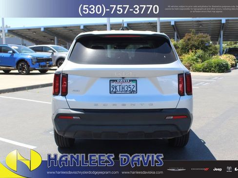 Used 2022 Kia Sorento LX AWD/4WD image 8