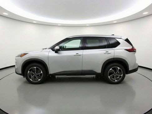 Used 2025 Nissan Rogue SV image 4