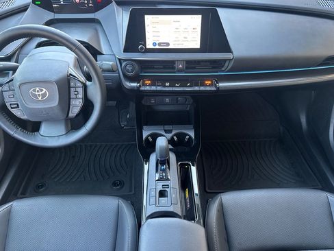 Used 2025 Toyota Prius FWD image 16
