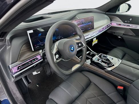 Used 2025 BMW i7 eDrive50 w/ Executive Package image 9