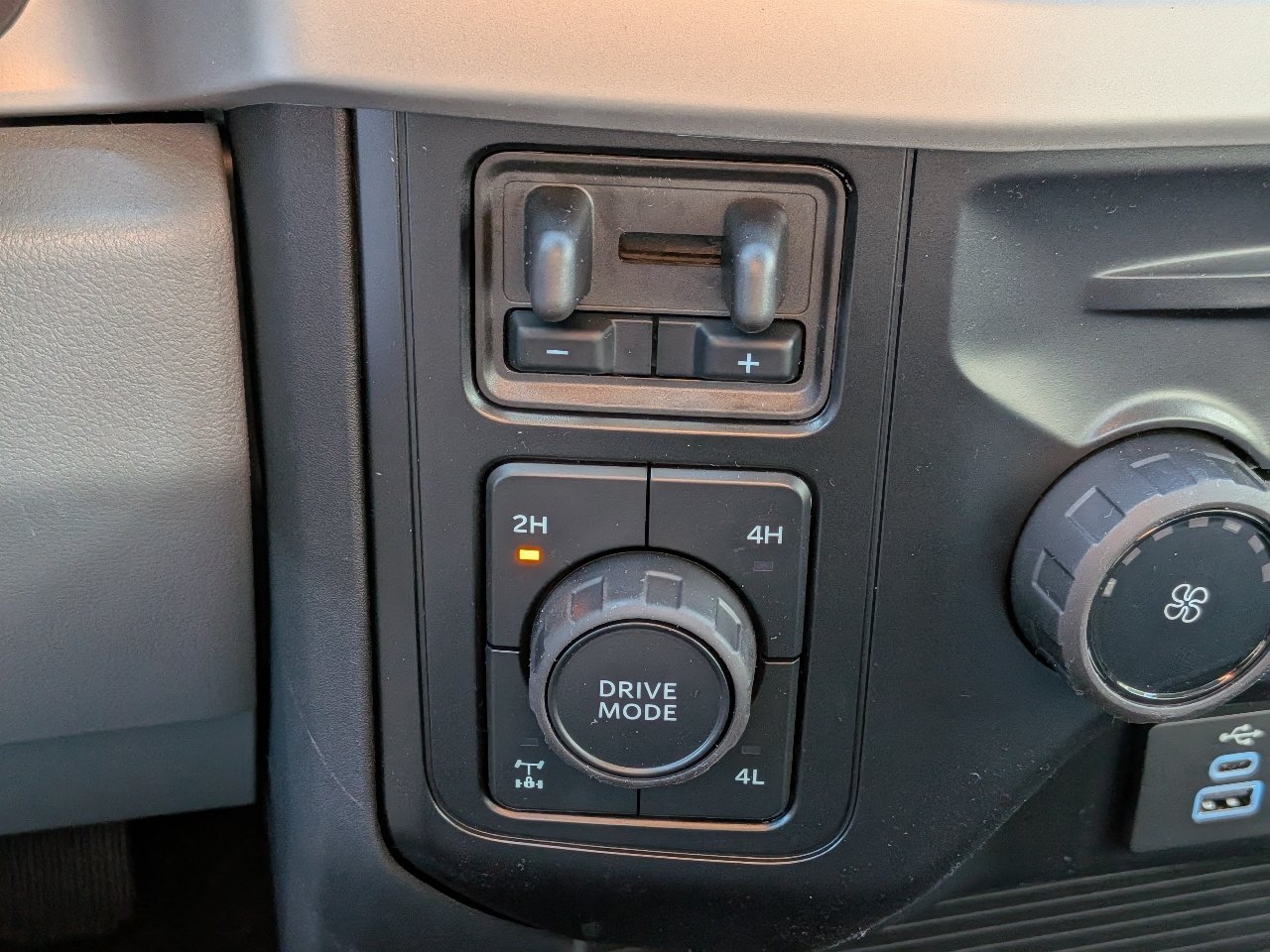 New 2027 Ford F250 XL w/ STX Appearance Package AWD/4WD image 24