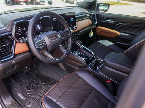Used 2024 GMC Canyon AT4 w/ AT4 Premium Package AWD/4WD image 13