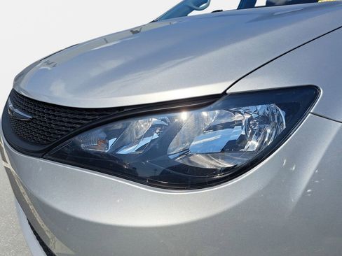 Used 2023 Chrysler Voyager LX FWD image 32