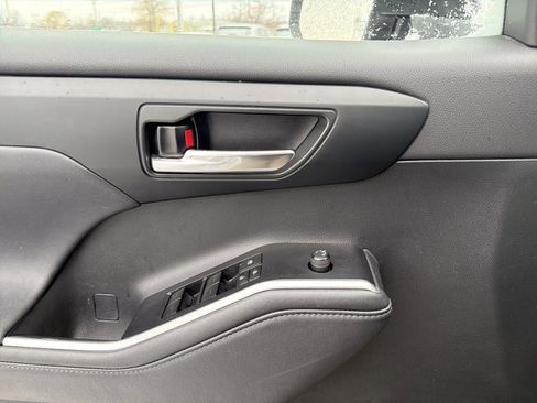 Used 2023 Toyota Highlander XLE image 15